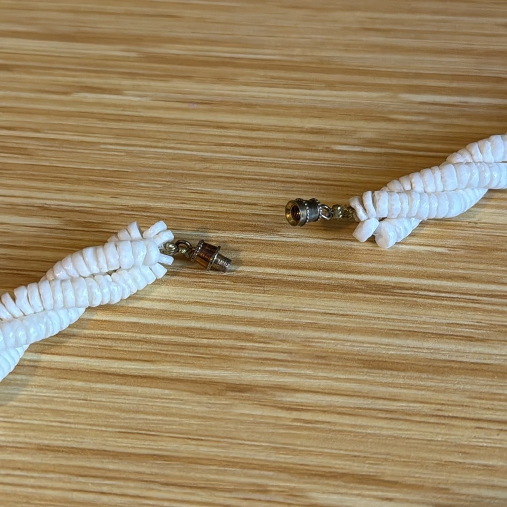 Shell Necklace - Picture 3 of 8